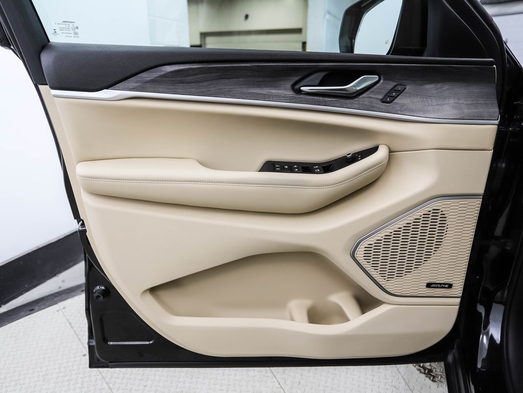 Thumbnail: 2021 Jeep Grand Cherokee L - 8