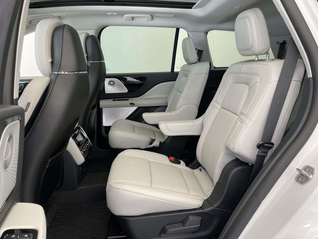 2026 Lincoln Aviator Reserve White at Phil Fitts Ford