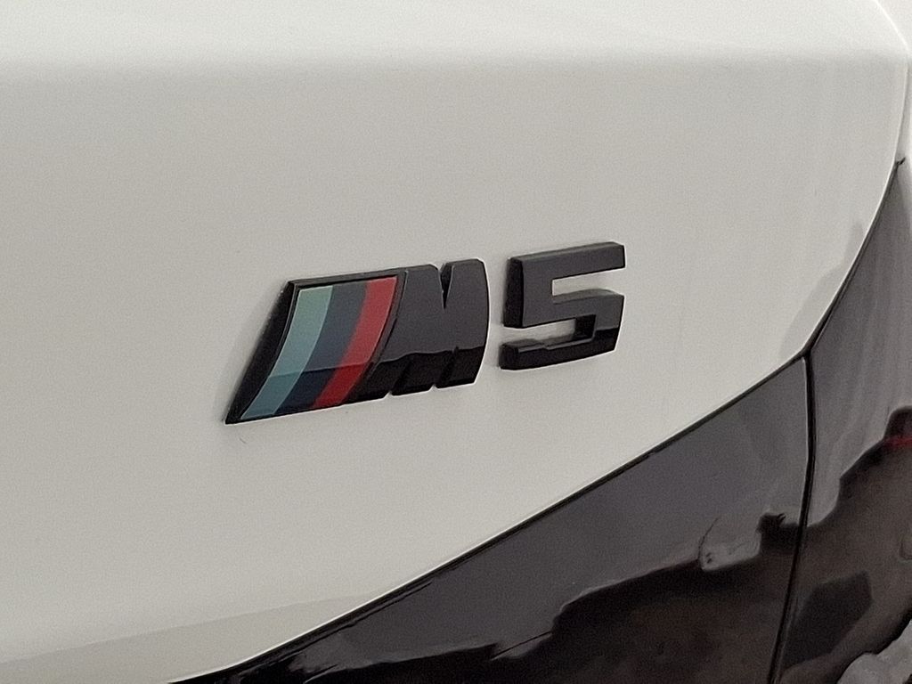 Thumbnail: 2019 BMW M5 - 32