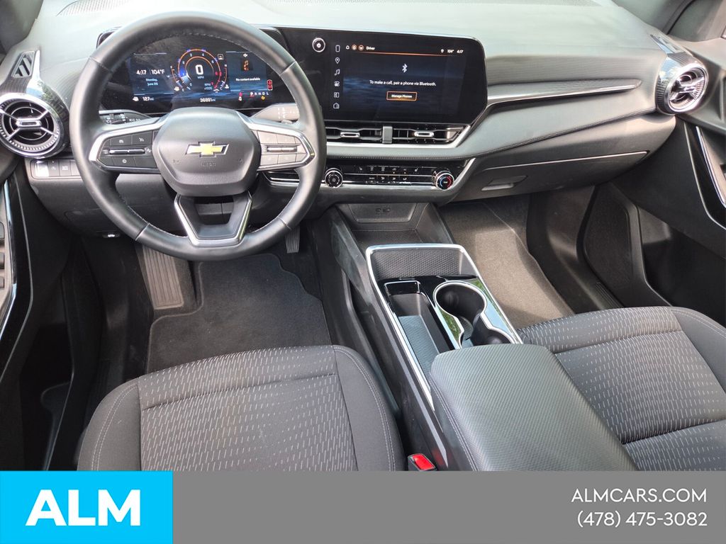 Used 2025 White Chevrolet LT image 9