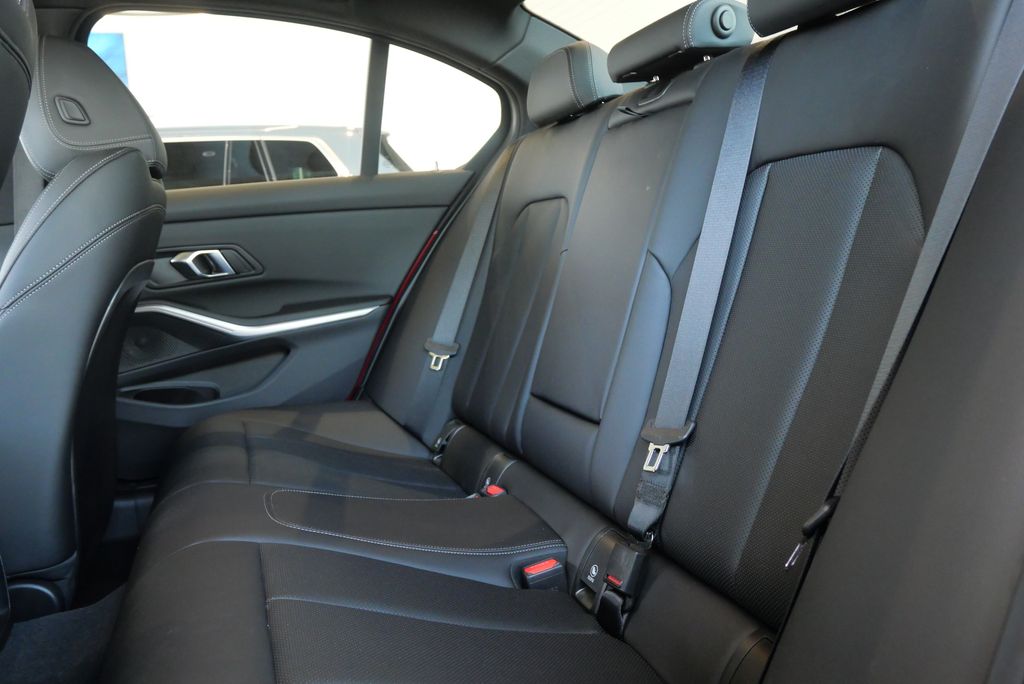 2024 BMW 3 Series 330i 13