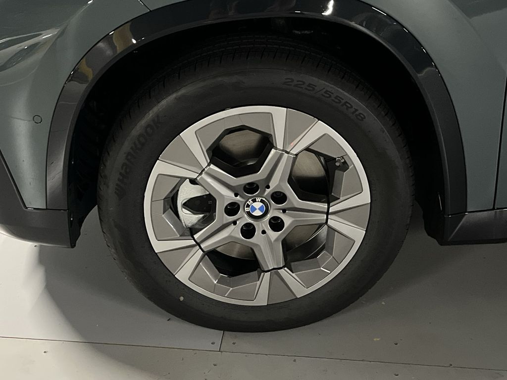 Thumbnail: 2026 BMW X1 - 10