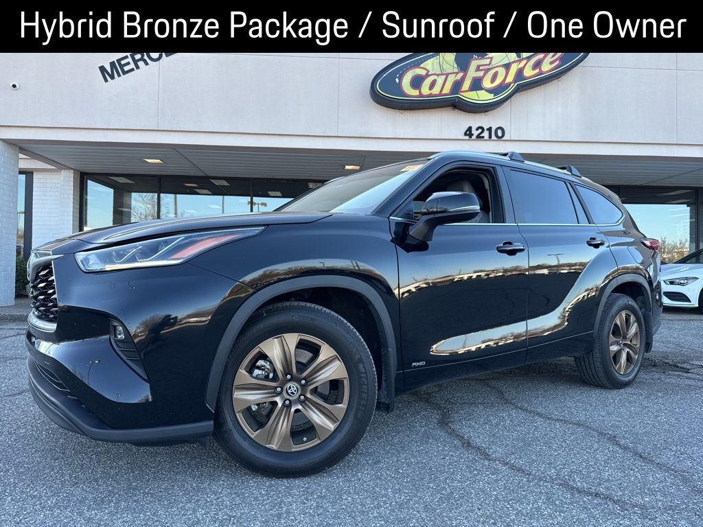 2023 Toyota Highlander Hybrid Bronze Edition AWD