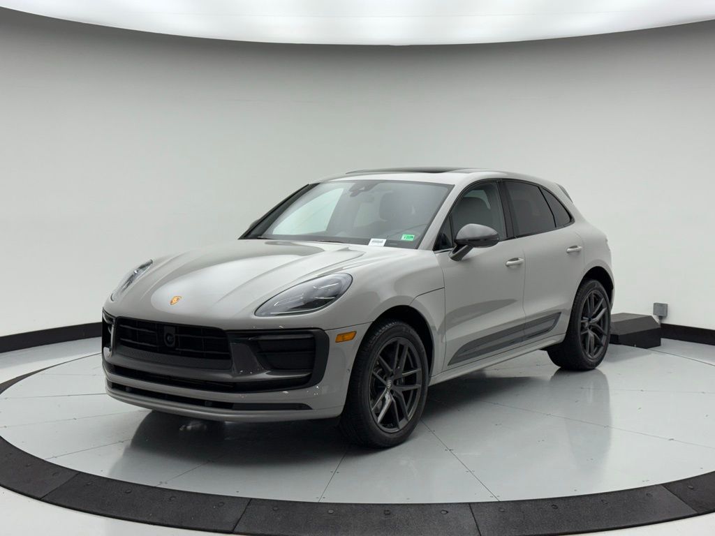 Thumbnail: 2023 Porsche Macan - 1
