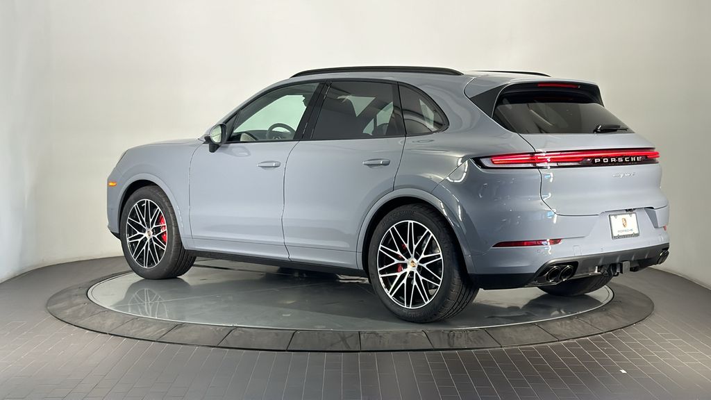 Thumbnail: 2025 Porsche Cayenne - 3