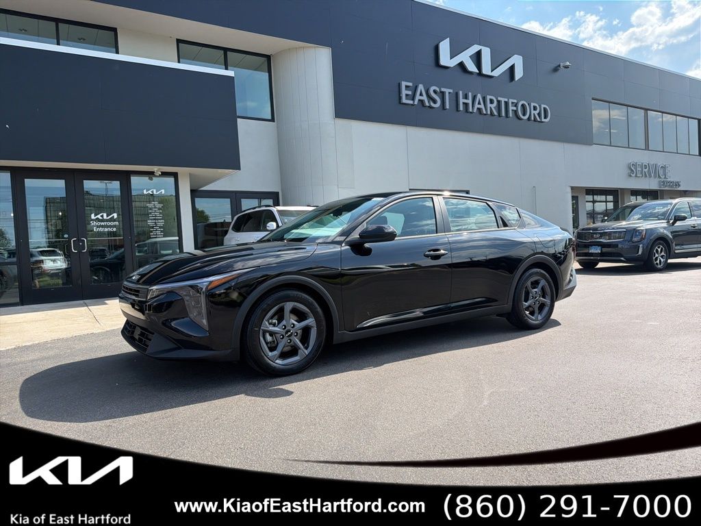 2025 Kia K4 LXS AT's photo