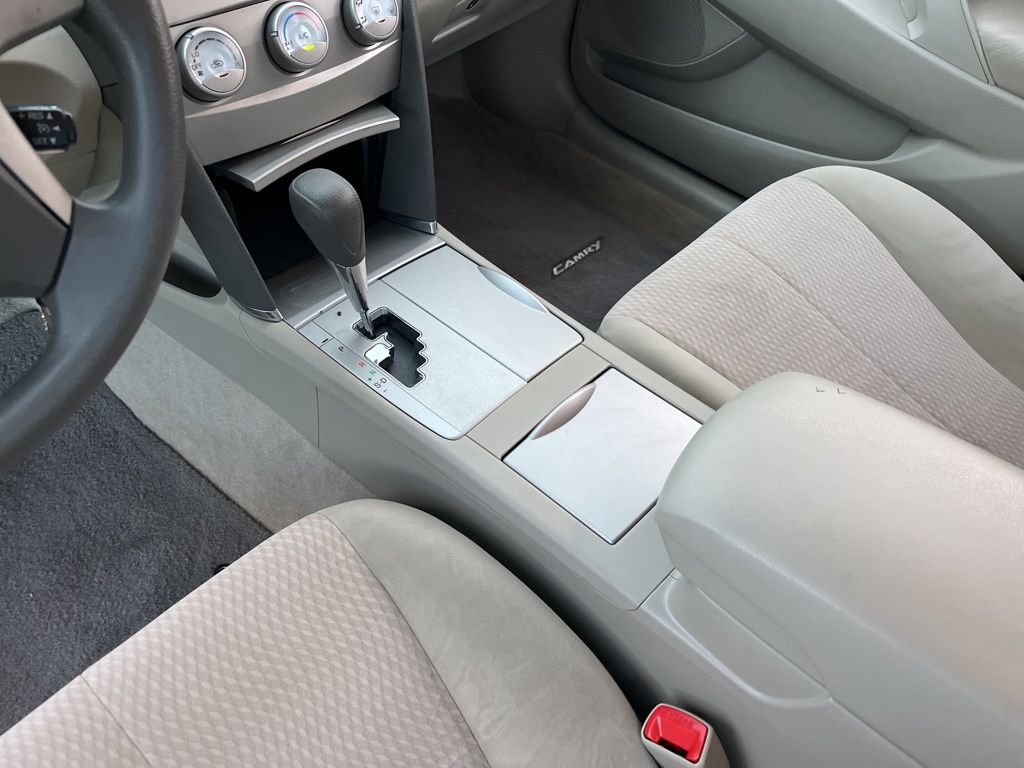 2011 Toyota Camry LE 20