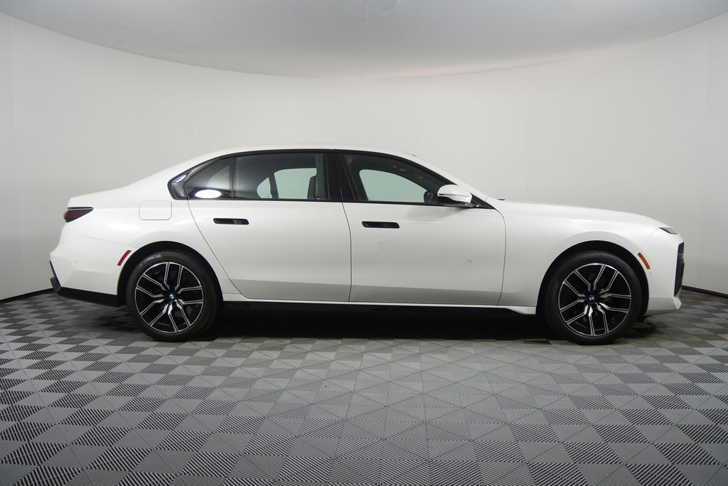 Thumbnail: 2023 BMW 7 Series - 2