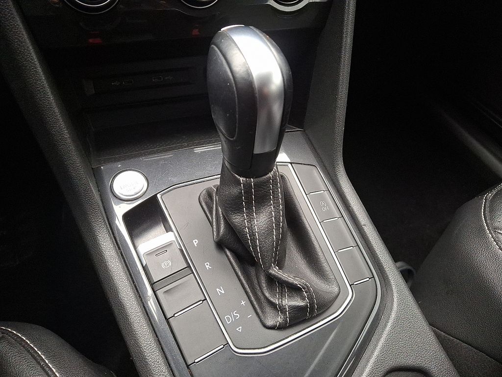 Thumbnail: 2021 Volkswagen Tiguan - 15