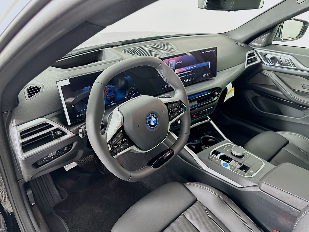 Thumbnail: 2025 BMW i4 - 9