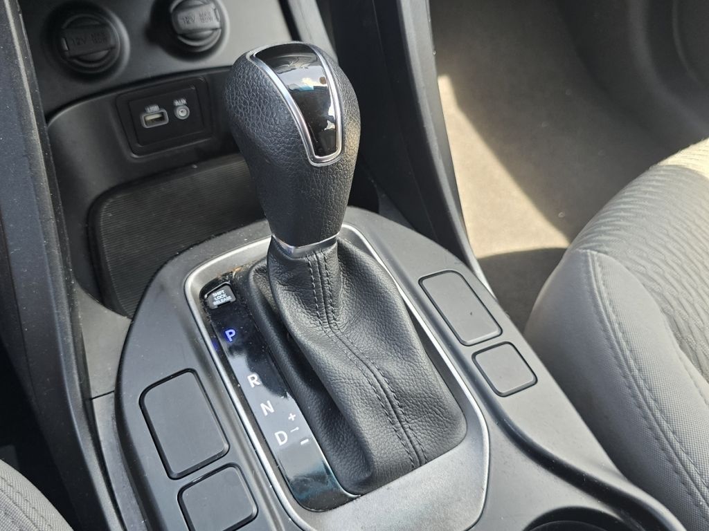 Used 2018 Gray Hyundai  image 27
