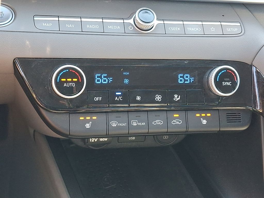 2023 Hyundai Elantra — photo 17