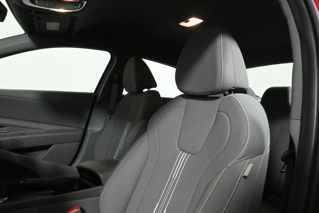 Thumbnail: 2021 Hyundai Elantra - 17