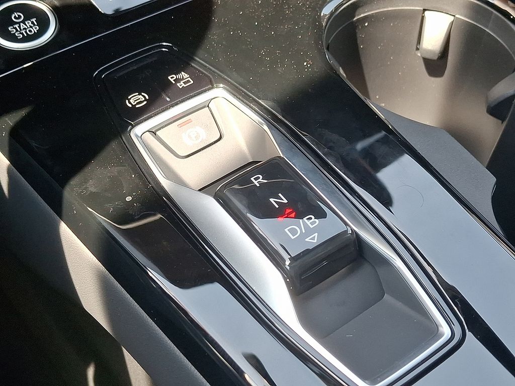 2025 Audi e-tron Premium 12