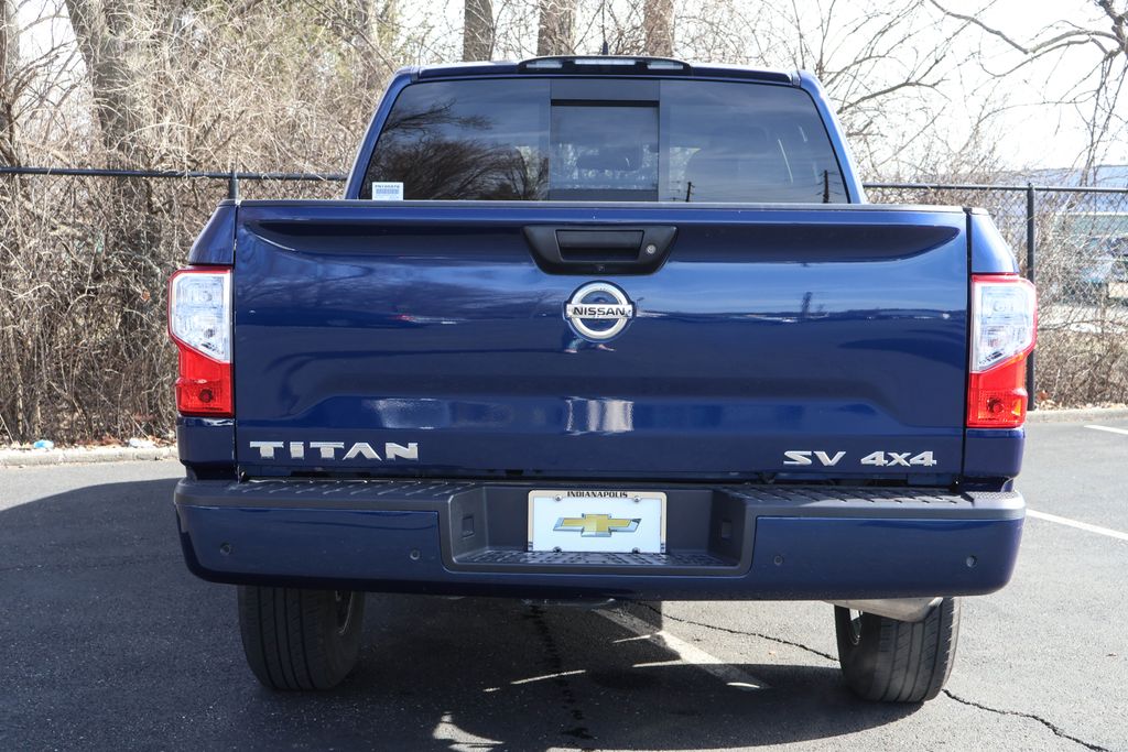 2022 Nissan Titan SV 6