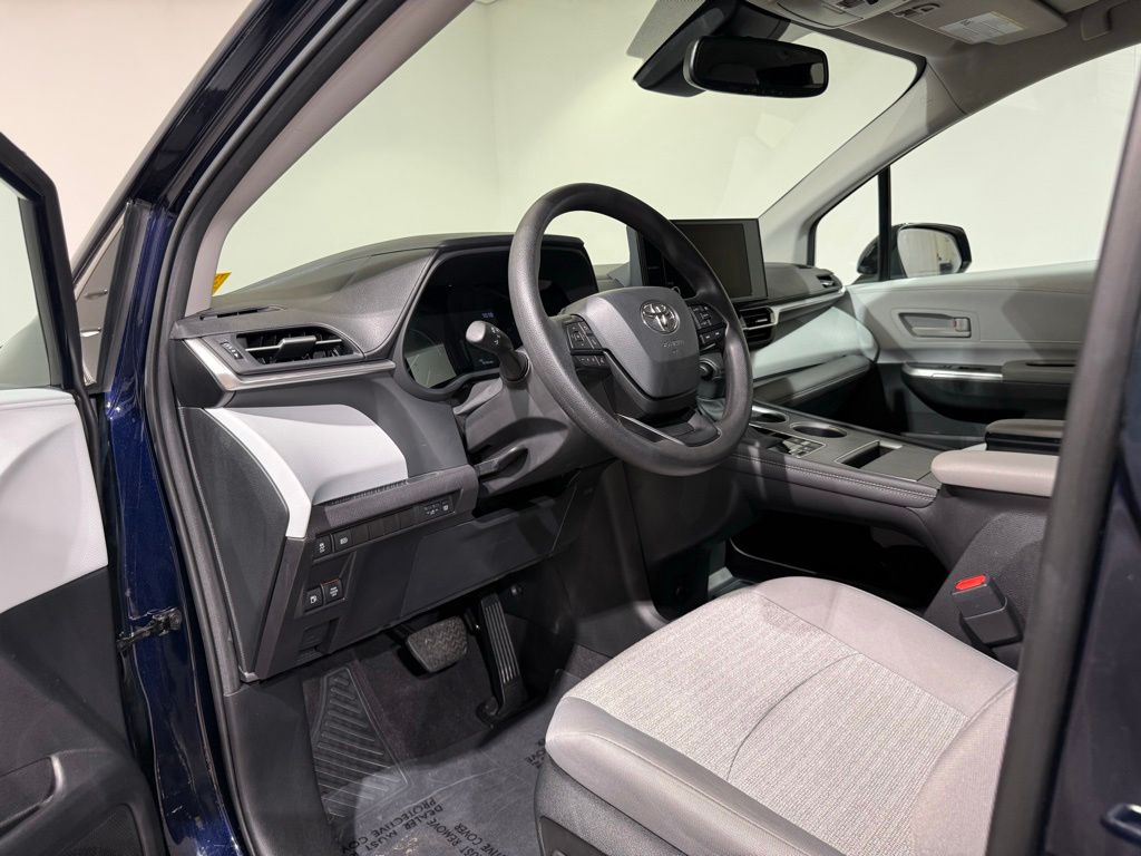 Thumbnail: 2025 Toyota Sienna - 17