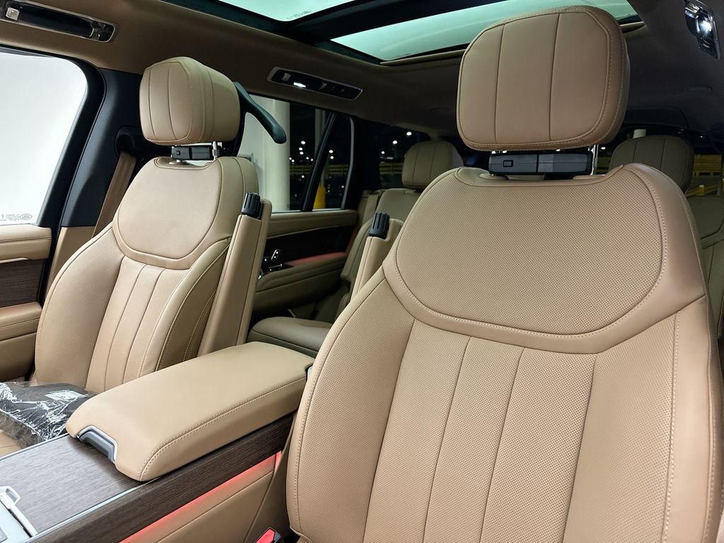 Thumbnail: 2026 Land Rover Range Rover - 10