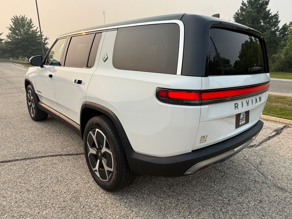 Rivian R1S
