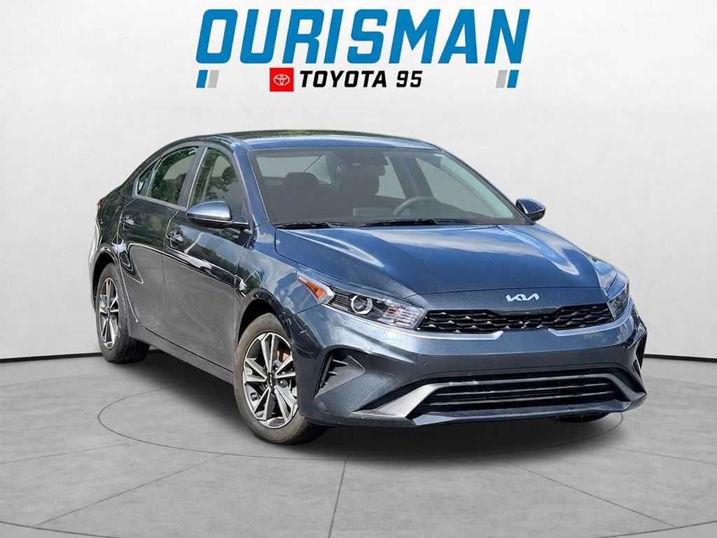 Gray 2024 Kia Forte Sedan Front-Wheel Drive Continuously Variable Transmission