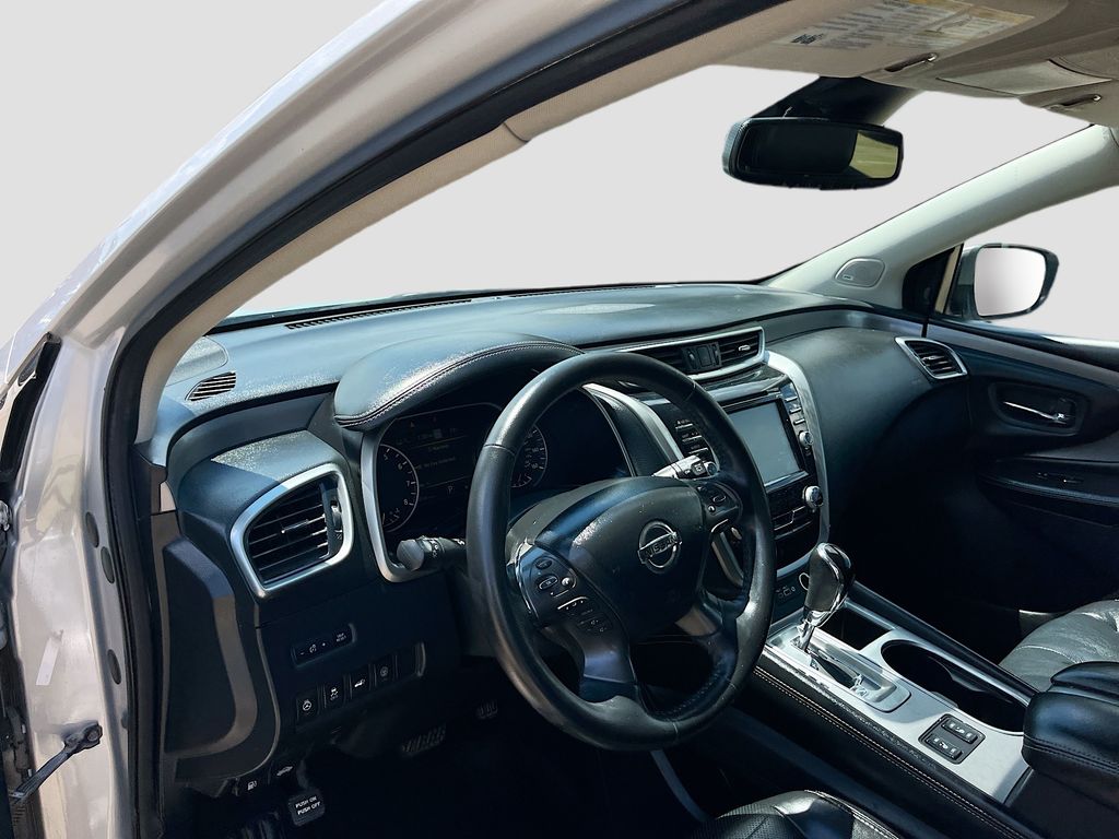 Used 2020 Silver Nissan SL image 9