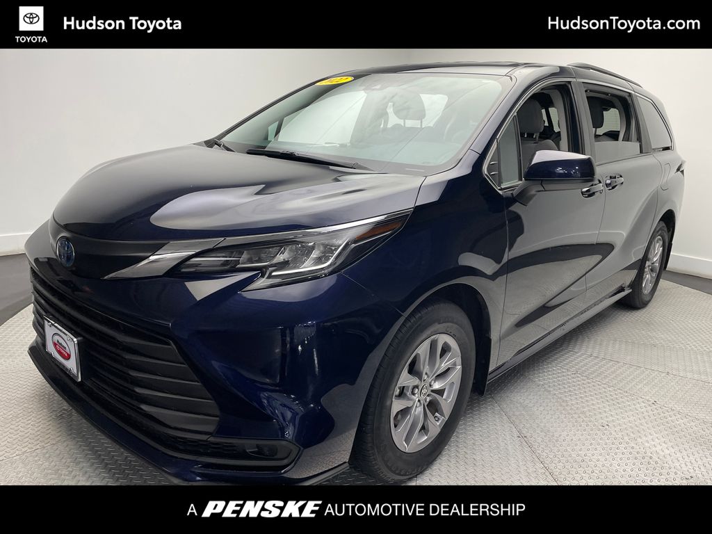 2022 Toyota Sienna LE -
                Jersey City, NJ