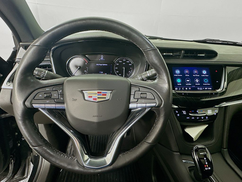 Thumbnail: 2022 Cadillac XT6 - 11