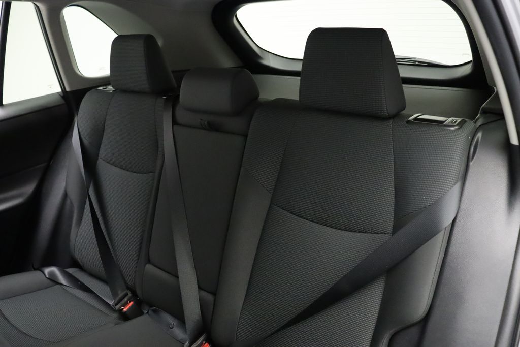 2022 Toyota RAV4 LE 18