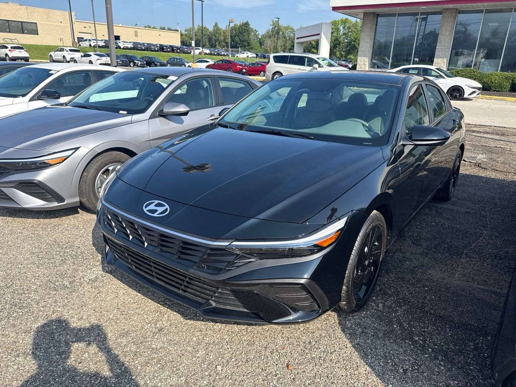 Abyss Black 2026 Hyundai Elantra Sedan Front-Wheel Drive Continuously Variable Transmission