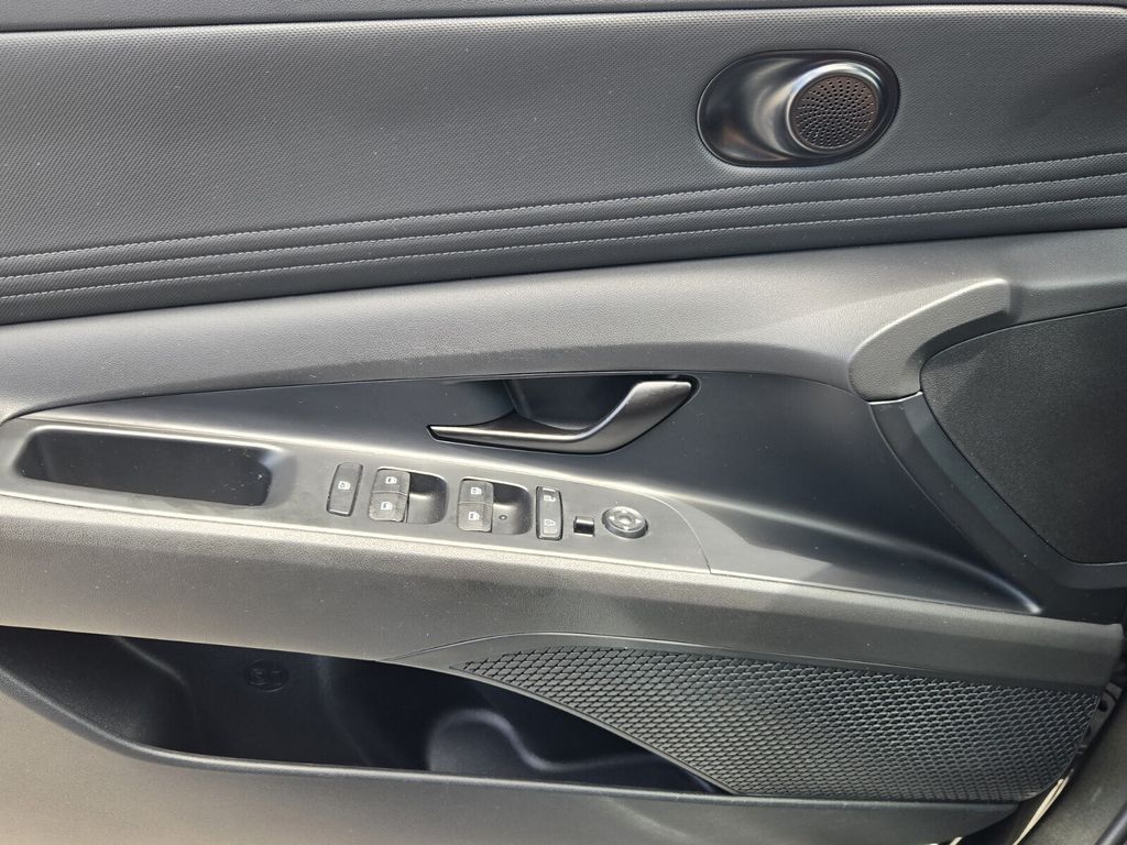 2025 Hyundai Elantra - $17,999