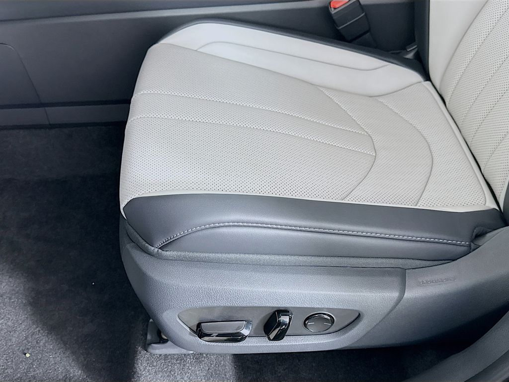2025 Lexus TX 500h 21