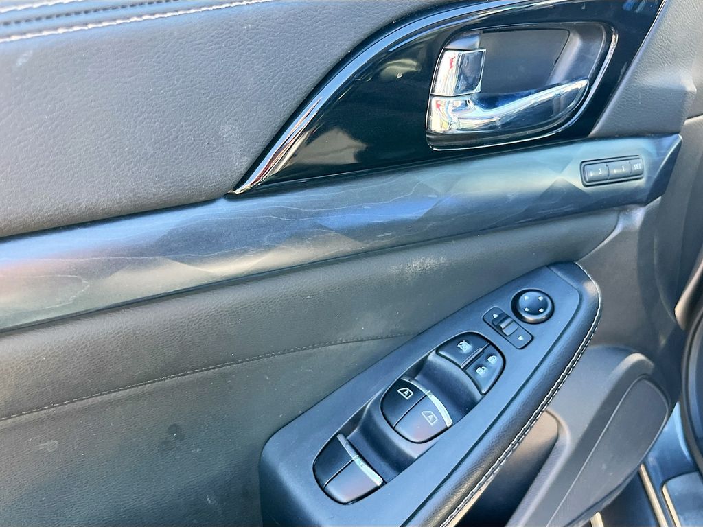 Used 2023 Gray Nissan Platinum image 18