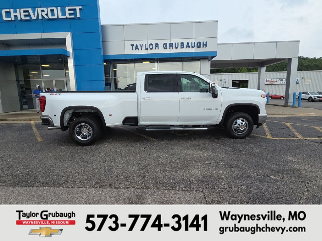 Summit White 2026 Chevrolet Silverado 3500HD Pickup Truck Four-Wheel Drive Automatic