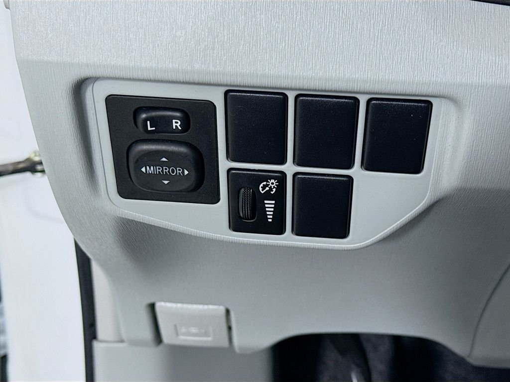 Thumbnail: 2012 Toyota Prius - 10