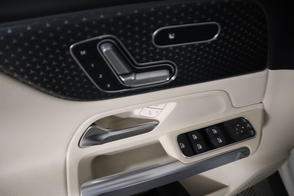 Thumbnail: 2025 Mercedes-Benz GLB - 23