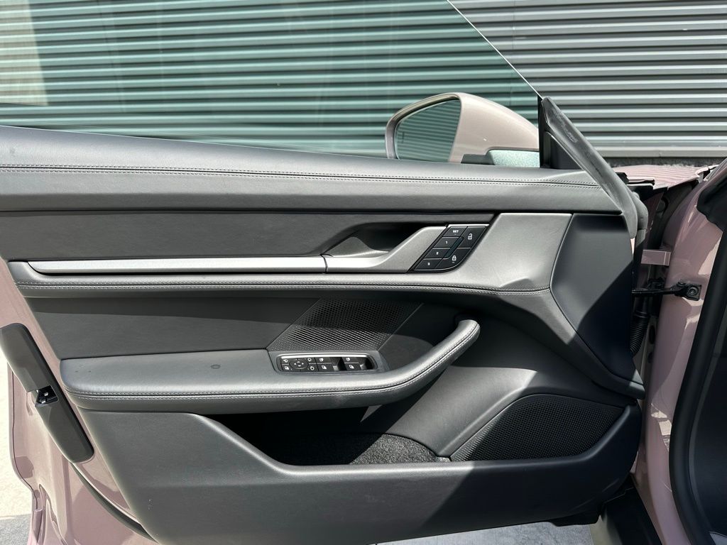 2025 Porsche Taycan  14
