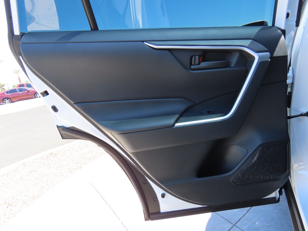 2025 Toyota RAV4 LE 26