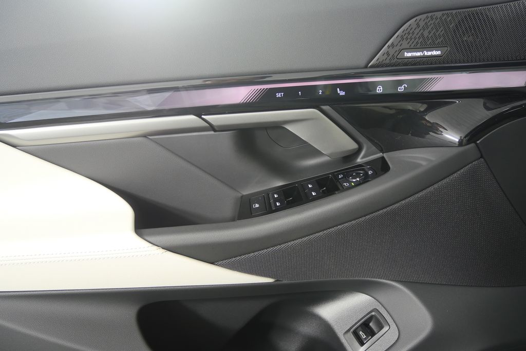 Thumbnail: 2026 BMW i5 - 8