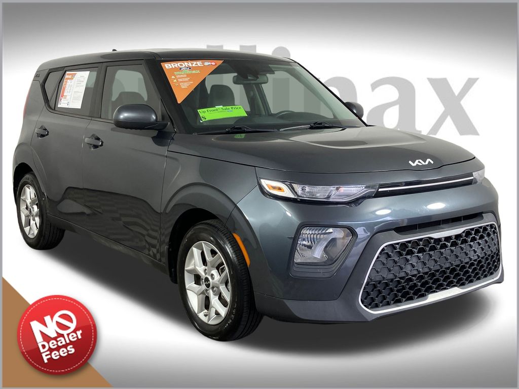 2022 Kia Soul LX's photo