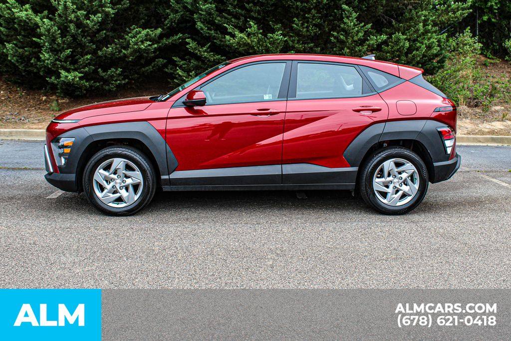 Used 2025 Red Hyundai SE image 7