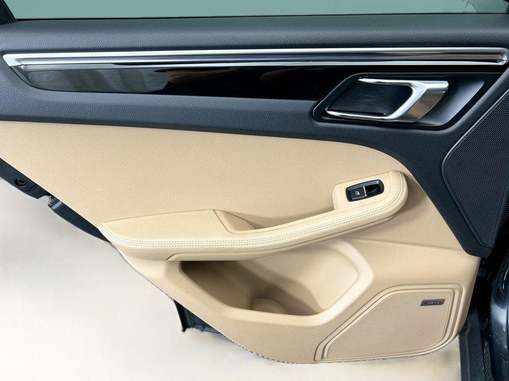 Thumbnail: 2020 Porsche Macan - 27