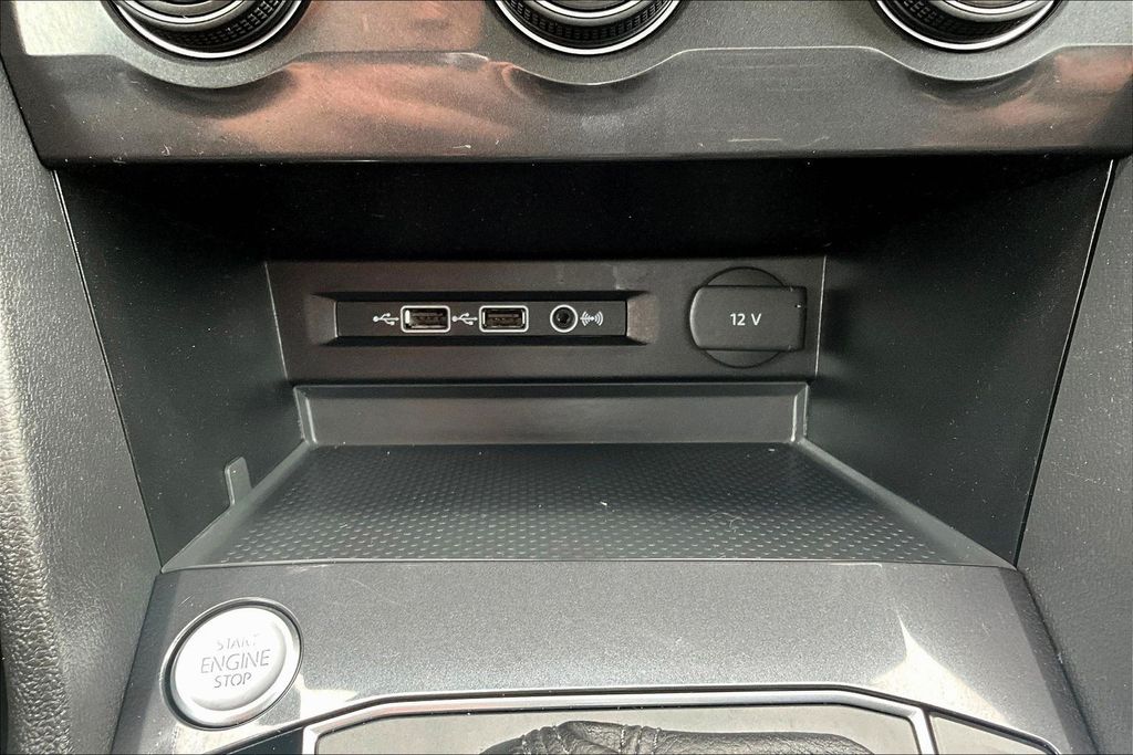 Used 2019 White Volkswagen 2.0T SE image 17