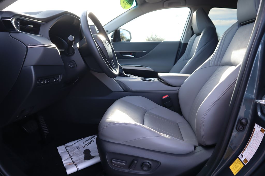 Thumbnail: 2024 Toyota Venza - 18