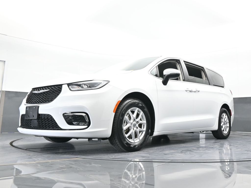 Used 2023 Bright White Clearcoat Chrysler Touring L image 55