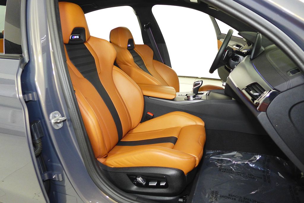 Thumbnail: 2023 BMW M5 - 19