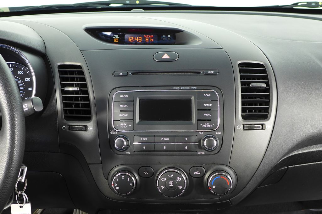 Thumbnail: 2016 Kia Forte - 24