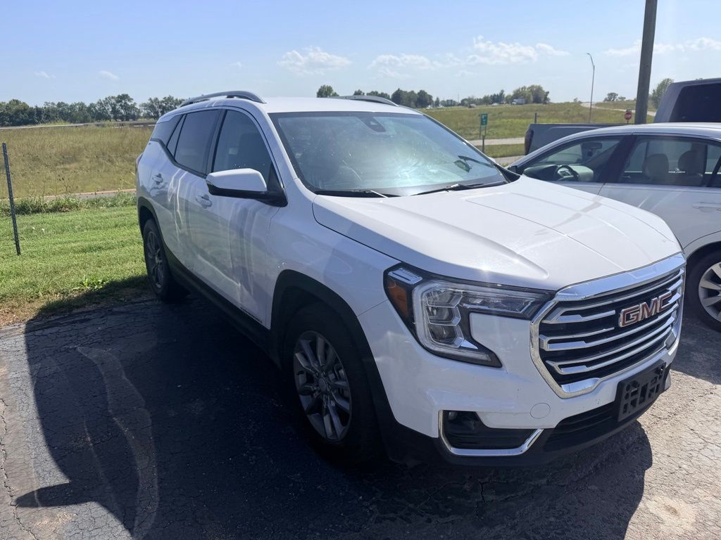 Used 2024 White GMC SLT image 3