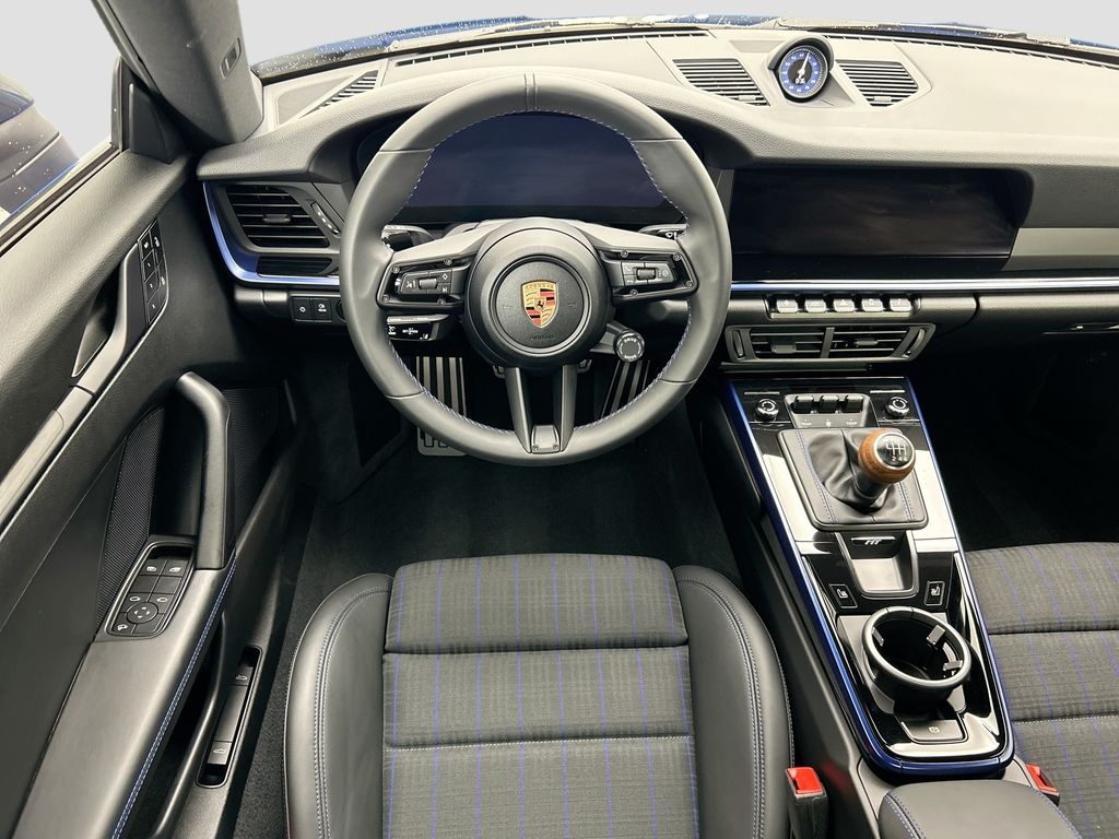 Thumbnail: 2025 Porsche 911 - 10