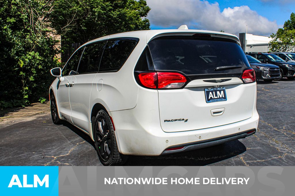 Used 2019 White Chrysler Touring Plus image 5