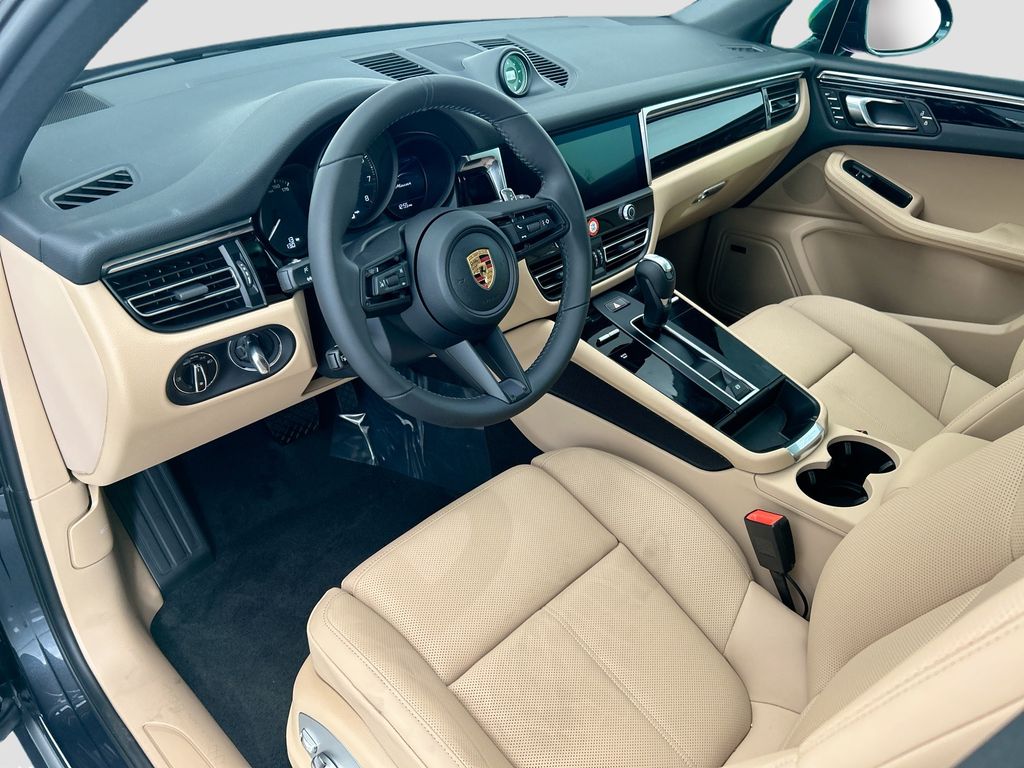 Thumbnail: 2026 Porsche Macan - 4