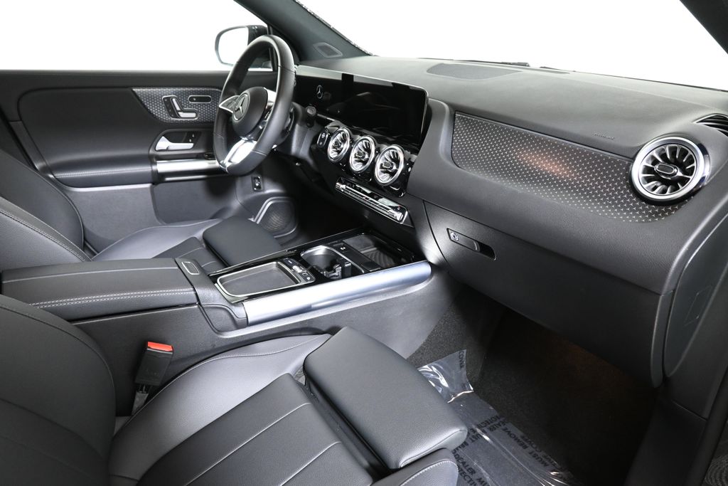 Thumbnail: 2025 Mercedes-Benz GLA - 25